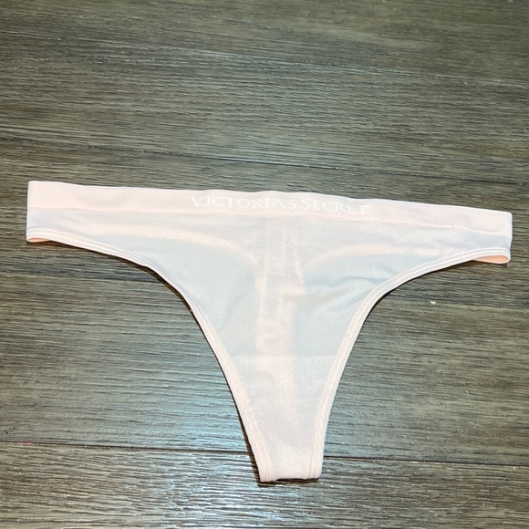 VICTORIA'S SECRET VERY SEXY High Cut Leg Low Rise Thong Panty Pink Medium NWT - Picture 1 of 7